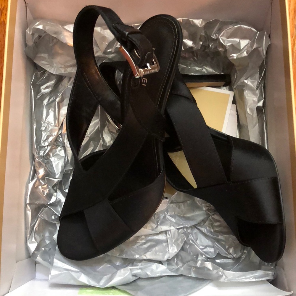 🆕 Michael Kors black heels 👠 - Picture 4 of 6